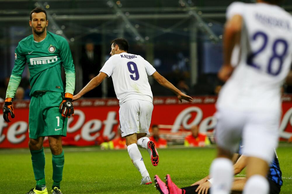 Nikola Kalinić i Samir Handanović, Foto: Reuters