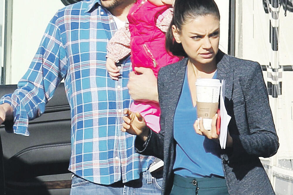 Ešton Kučer, Mila Kunis, Foto: Celebritybabyscoop.com