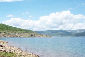 Na Bilećkom jezeru zaplijenili 13 mreža, parangal i ribu