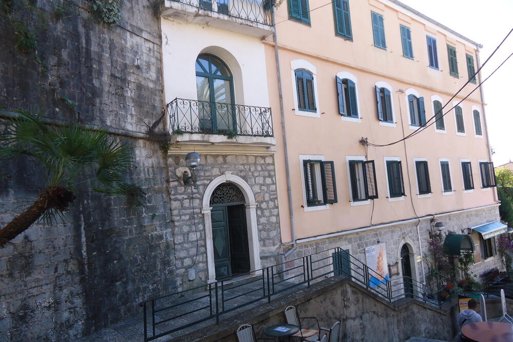 Herceg Novi, kafić, Foto: Slavica Kosić