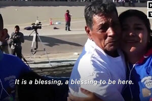 Policija otvorila granicu između SAD i Meksika, rođaci se vidjeli...
