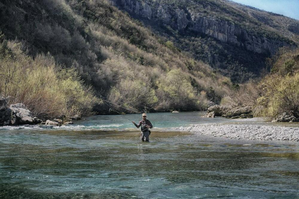 krivolov, Foto: Za vode Podgorice