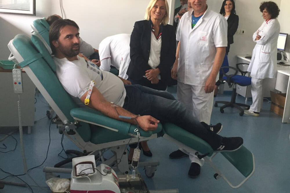 Azra Jasavić, dobrovoljno davanje krvi, Foto: Vlada Crne Gore