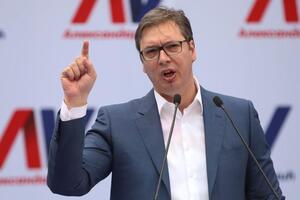 Vučić hodi "pristojnom Srbijom"