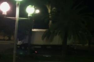 Uznemirujući video: Momenat kada je kamion uletio u šetalište