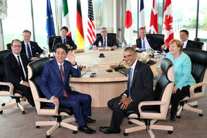 Abe ostalim liderima G7 pokazao grafikone: Ozbiljan pad cijena...