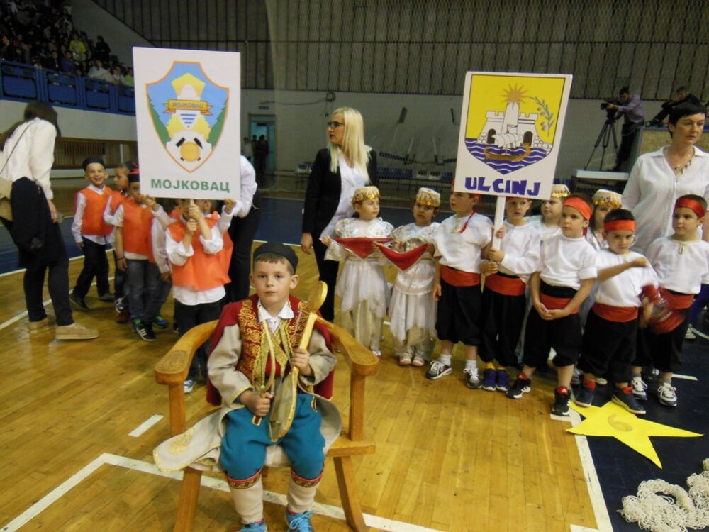 manifestacija „Iz vrtića kreće oro, svanula si majska zoro“