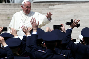 Papa Franjo: Vojska i policija da budu instrument pomirenja,...