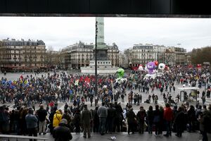 Pariz: Policija uhapsila osmoro demonstranata zbog nasilja