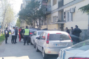 Policija ispred Osnovnog suda pretresla Zagoričane