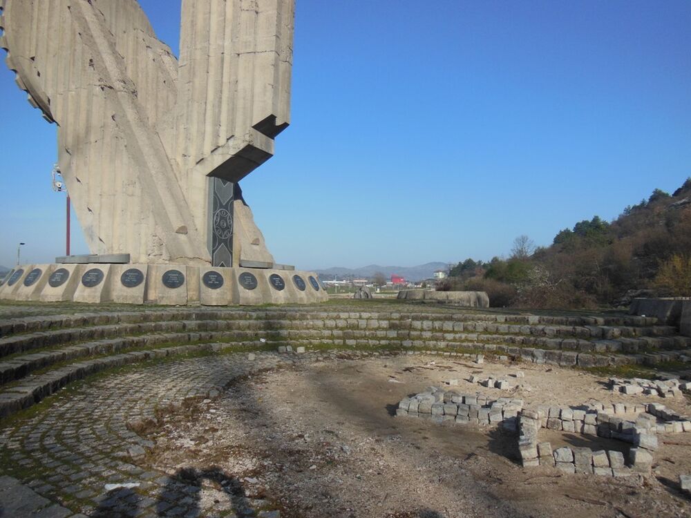 Spomenik palim borcima Nikšić