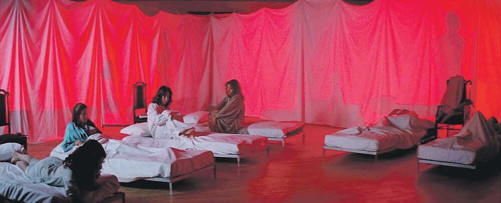 Suspiria (Novina)