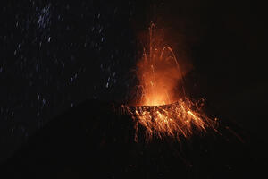 Vulkan Tunguraja u Ekvadoru u erupciji