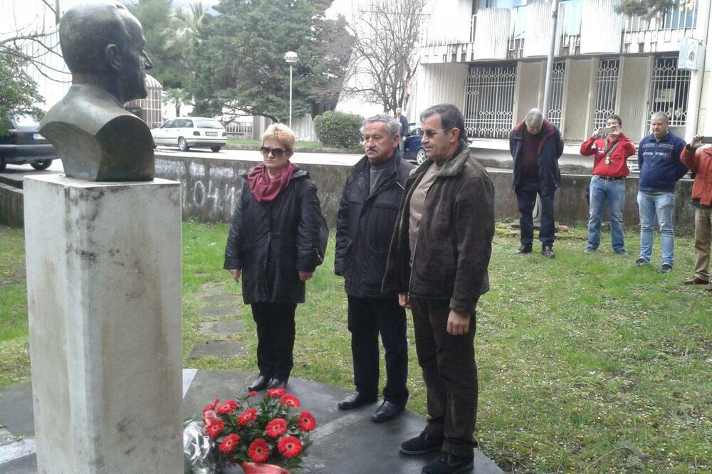 Vladimir Popović Španac, polaganje vijenaca, Foto: Kulturni centar Bar