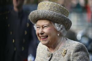 Kraljica Elizabeta dobila teglu meda od Mišel Obame