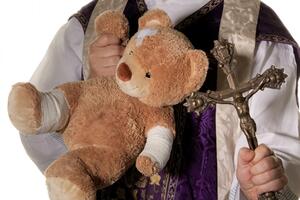 Britanija: Istraga o zlostavljanju djece obuhvatiće crkve i...
