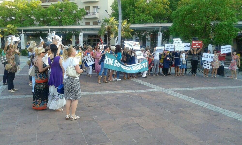 Žene DF protest