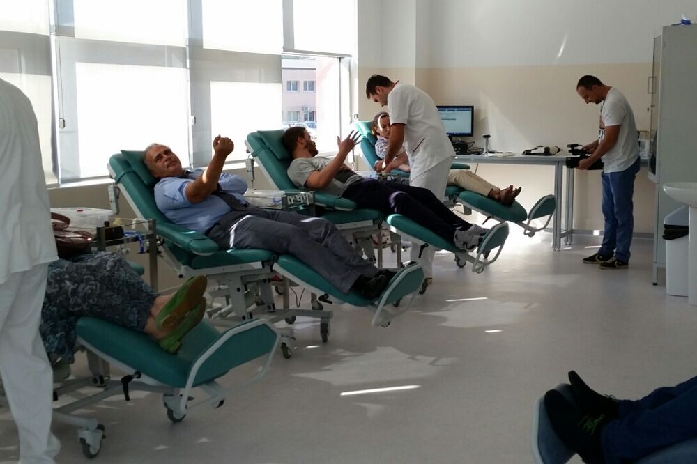 davanje krvi, Foto: Zavod za transfuzuiju krvi Crne Gore