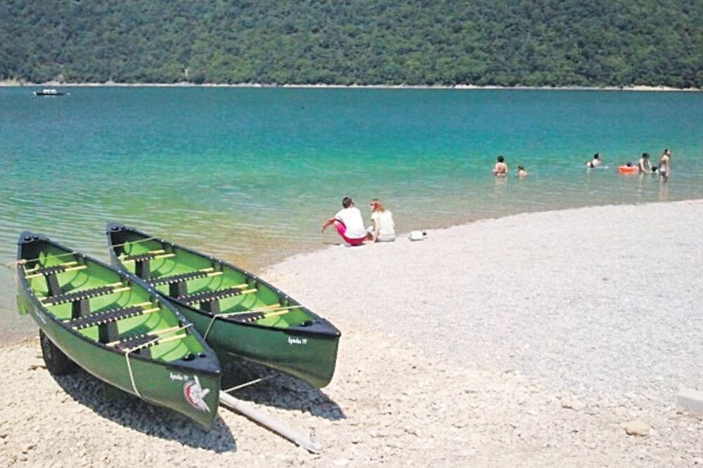 Pivsko jezero, plaža u Plužinama, Foto: Vlatko Vuković