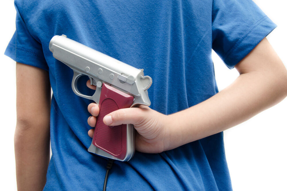 Pištolj, dječak, Foto: Shutterstock