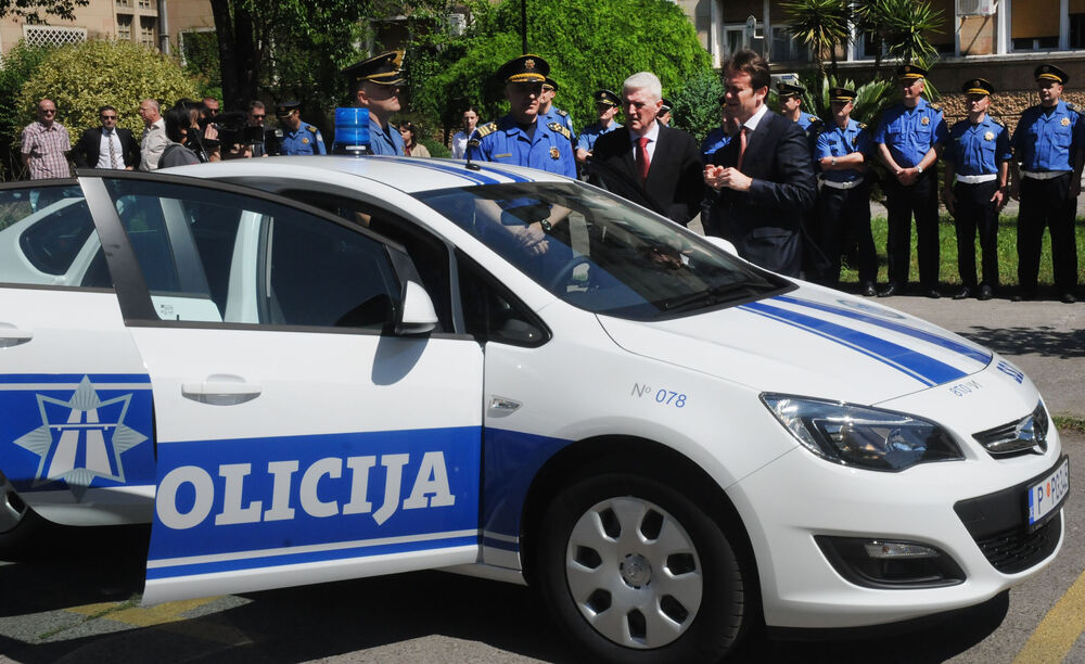 policija vozila