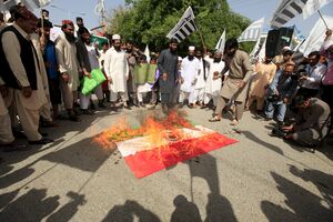 Kašmir: Zapaljena indijska zastava i lutka sa likom premijera