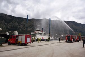 Vježba u luci Kotor: Gasili požar na brodu, spasavali povrijeđene