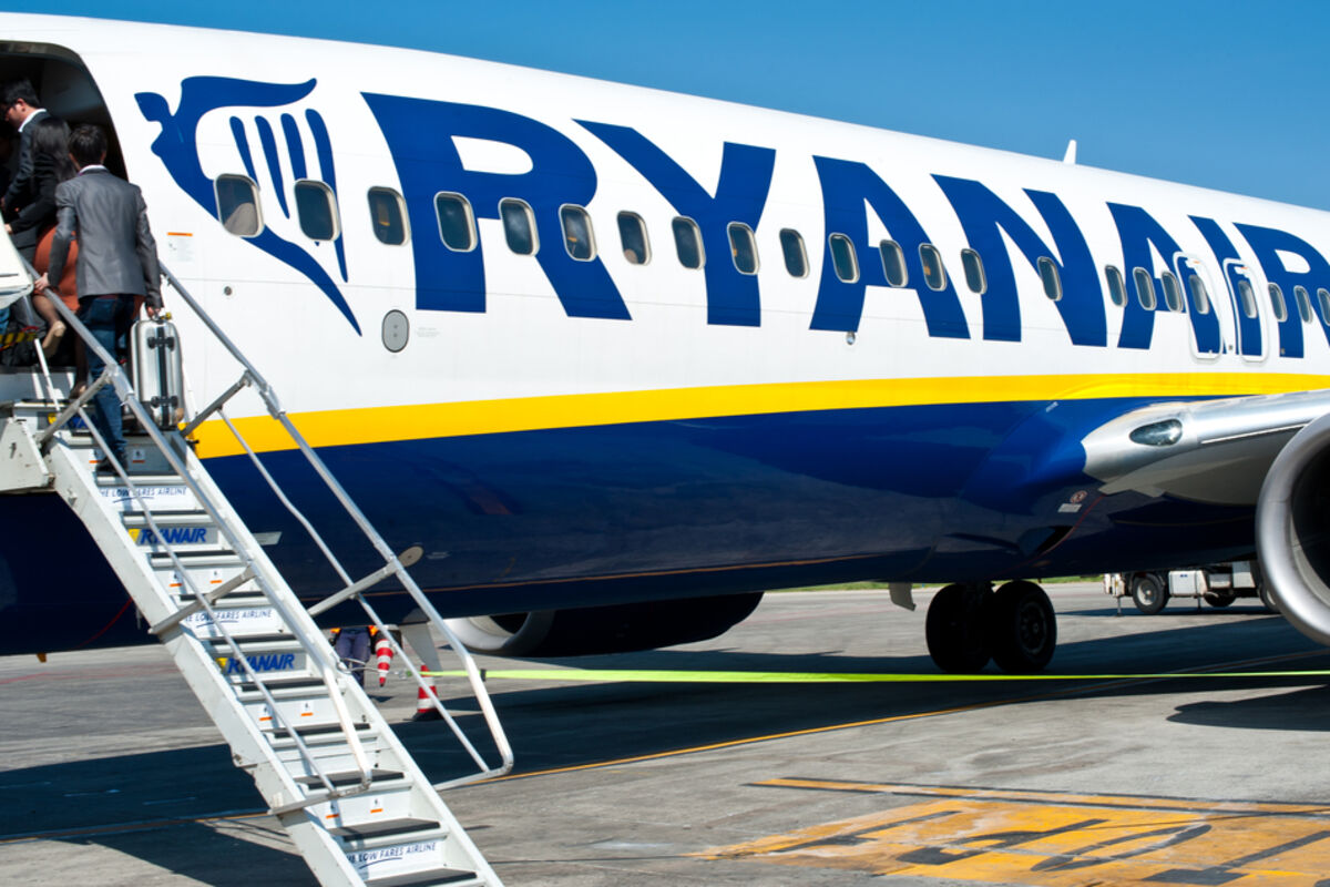 Самая дешевая авиакомпания. Борт Ryanair. Европейская авиакомпания Ryanair. Лоукост. Крупнейший Европейский авиаперевозчик.