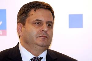 Radunović: Vlada u svrhu maskiranja problema u prvi plan staviti...