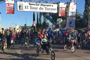 Bivša kongresmenka Gifords uspješno završila biciklističku trku