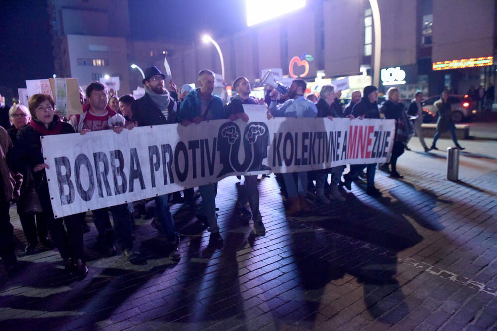 Sa prvog protesta građana zbog afere “Koverta”, Foto: Savo Prelević