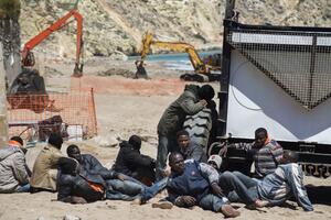 Oko 500 migranata iz Maroka pokušalo ilegalno da uđe u Španiju