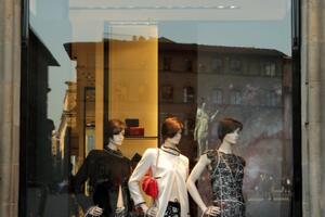 "Šanel" kupuje butik u Parizu za 140 miliona eura