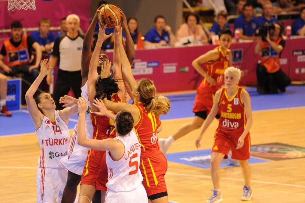 Košarkašice Crne Gore i Turske, Foto: Www.fibaeurope.com