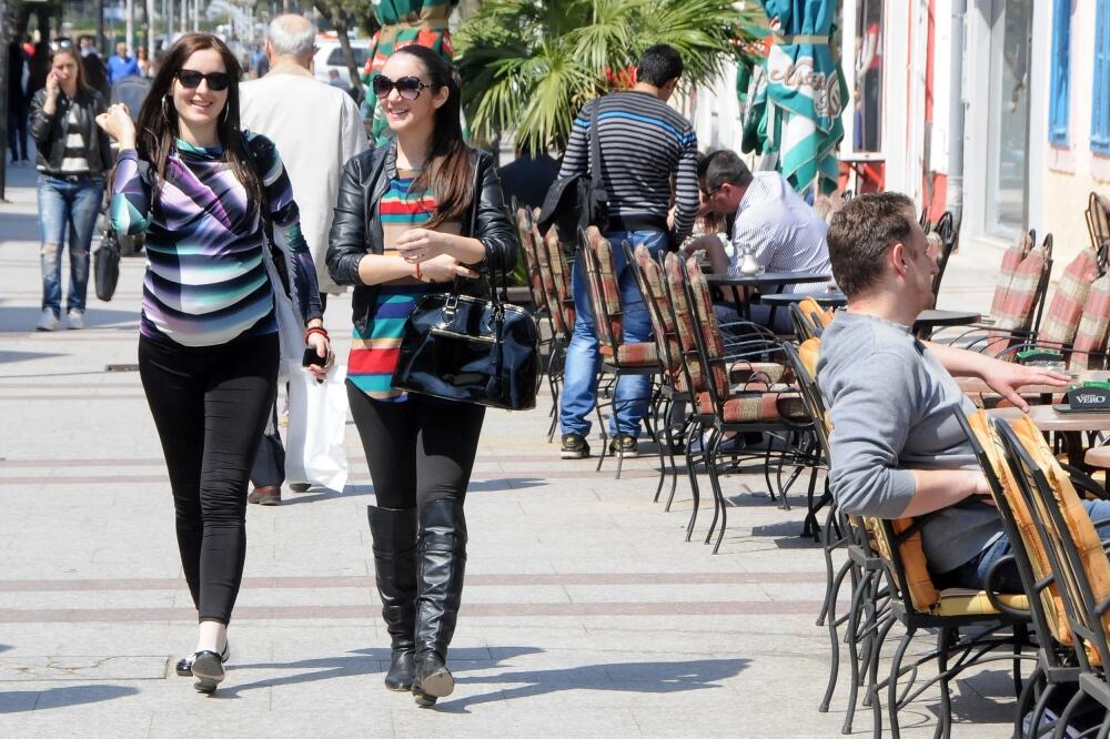 Podgorica, šetnja, kafići, Foto: Luka Zeković