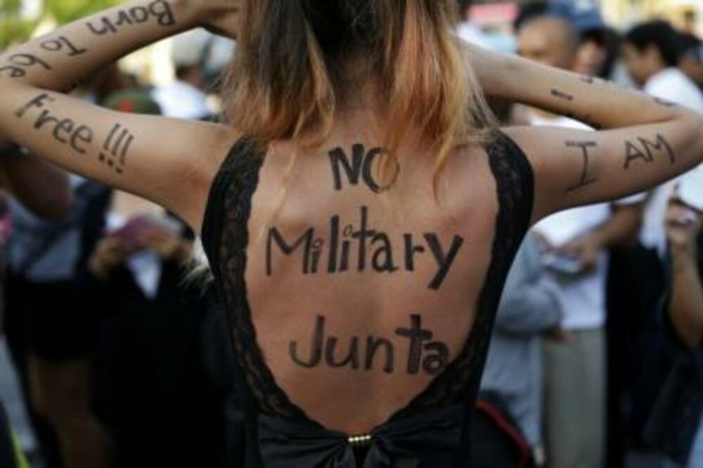 Poruka sa protesta u Bangkoku, Foto: Reuters