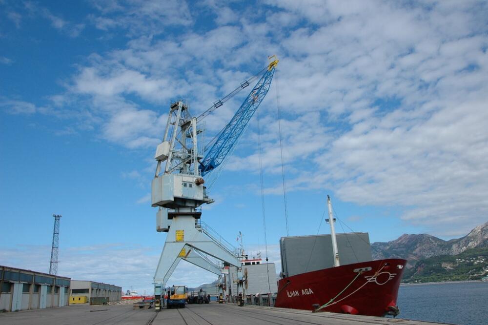 Kontejnerski terminal, Foto: Ctgc.me