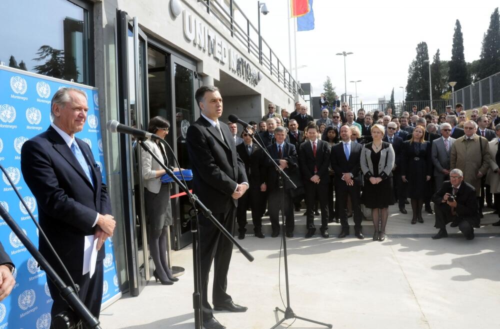 Filip Vujanović, Jan Elijason, Eko zgrada Ujedinjenih nacija