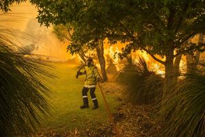 U Viktoriji izgorjelo najmanje 30 kuća, vatra prijeti Melburnu