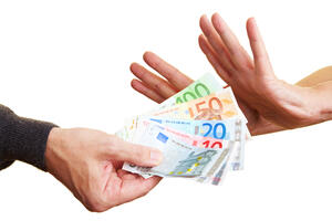 Korupcija Evropsku uniju godišnje košta 120 milijardi eura