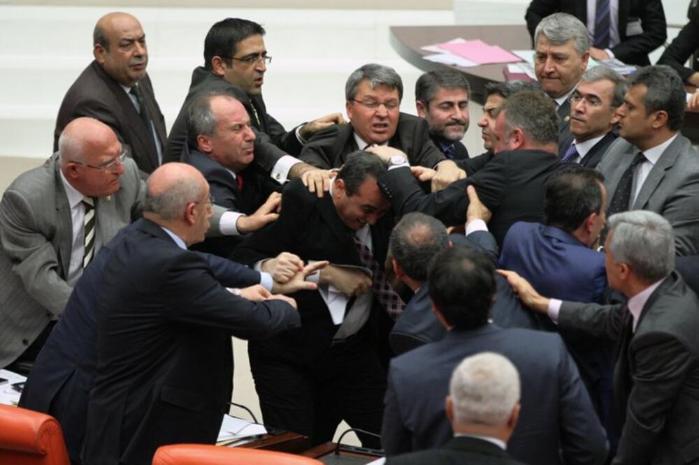 tuča, turski parlament, Foto: AP