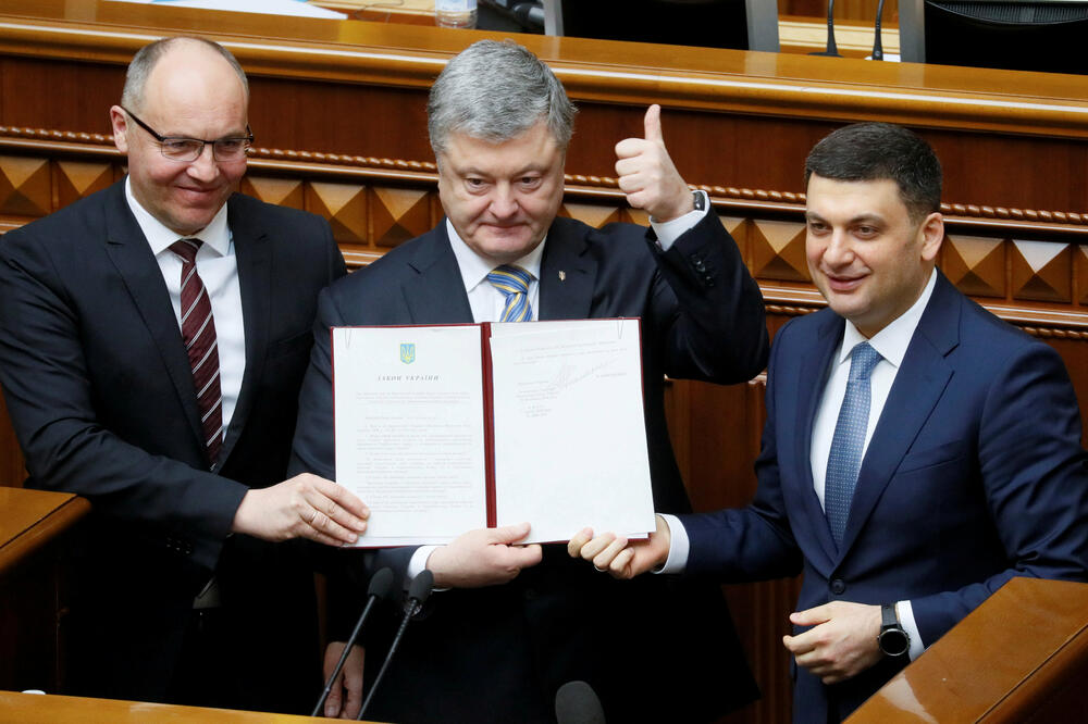 Porošenko nakn potpisa amandmana, Foto: Reuters