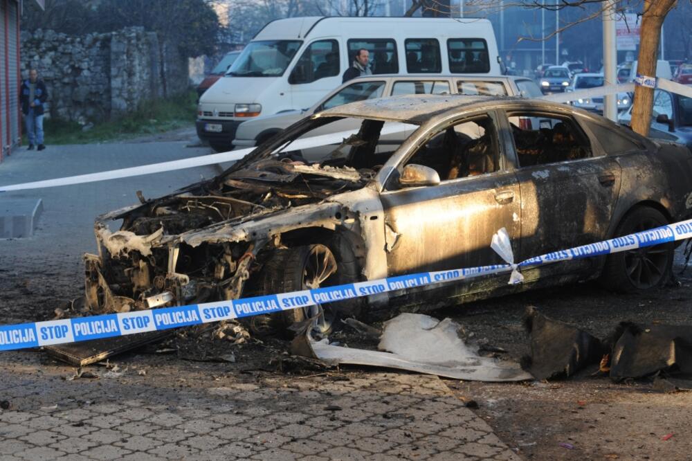 Podgorica zapaljeno auto, Foto: Savo Prelević