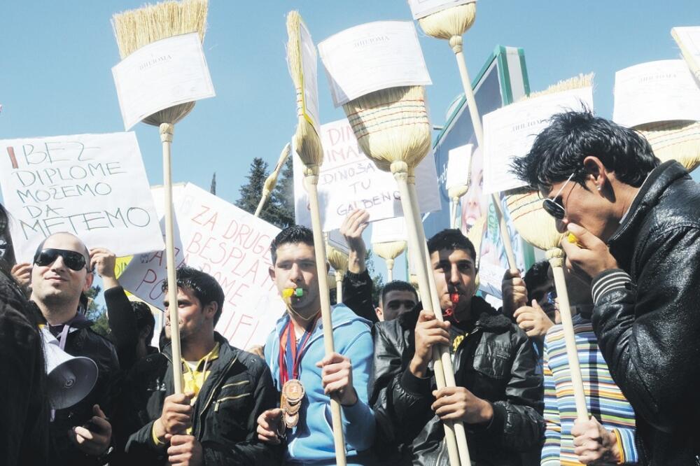 Romi, protest, Podgorica 2011., Foto: Arhiva "Vijesti"