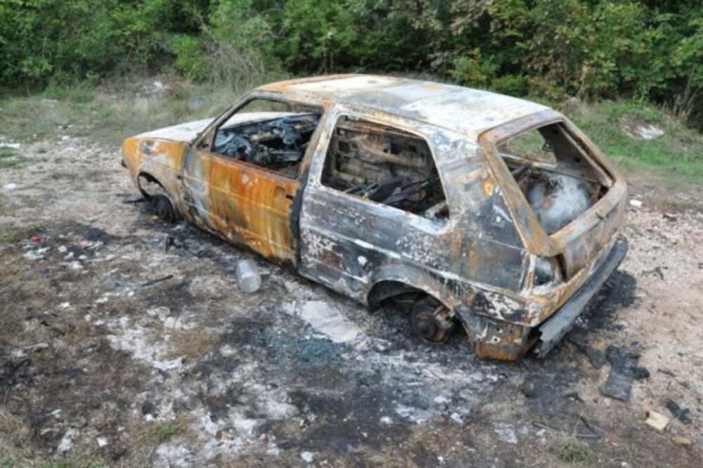 Zapaljeni automobil, Foto: Uprava policije