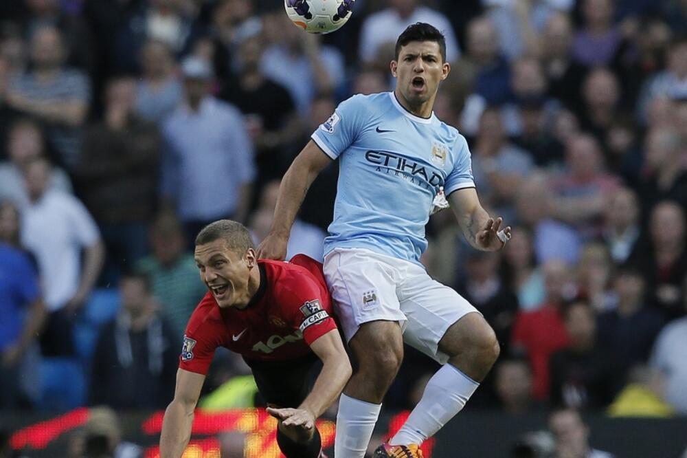 Nemanja Vidić i Serhio Aguero, Foto: Reuters