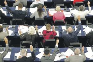 Evropski poslanici negoduju zbog nadzora finansijskih transakcija...