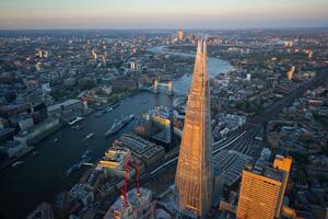 London: Zbog sumnjivog pješaka zatvoren most