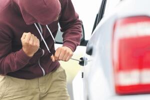 Maloljetni Podgoričanin osumnjičen da je ukrao automobil