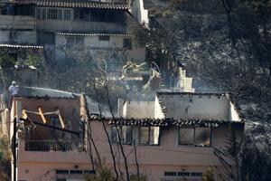 U požarima u Grčkoj izgorjele kuće, gori i šuma nadomak Atine